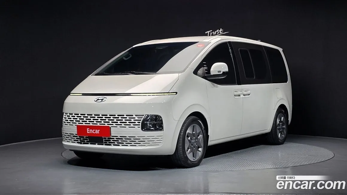 Hyundai Staria — фото 1