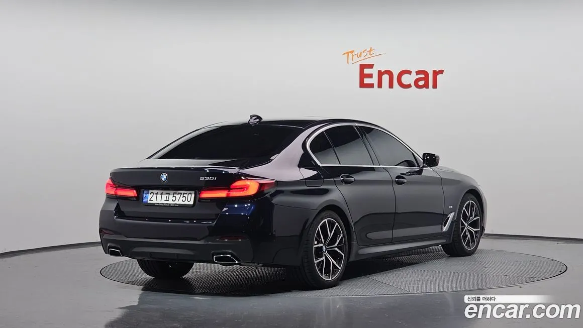 BMW 5-Series 2023 из KR, фото 2