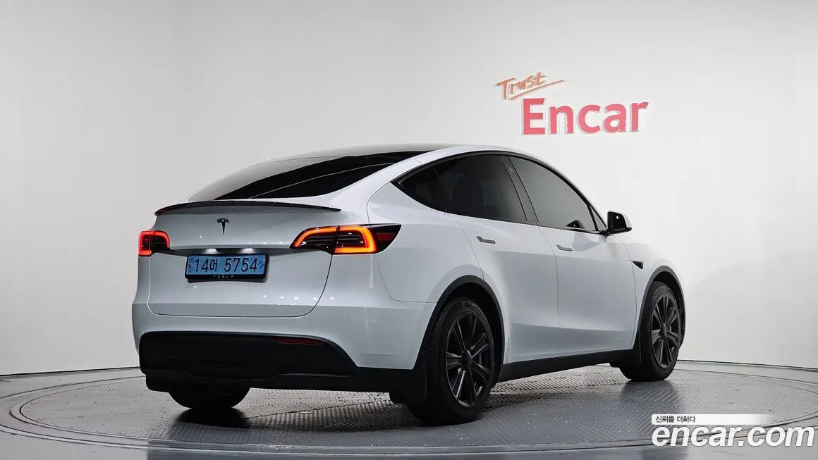 Tesla Model Y 2024 из KR, фото 2