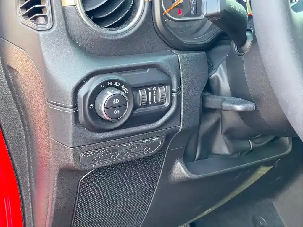 Jeep Wrangler — фото 9