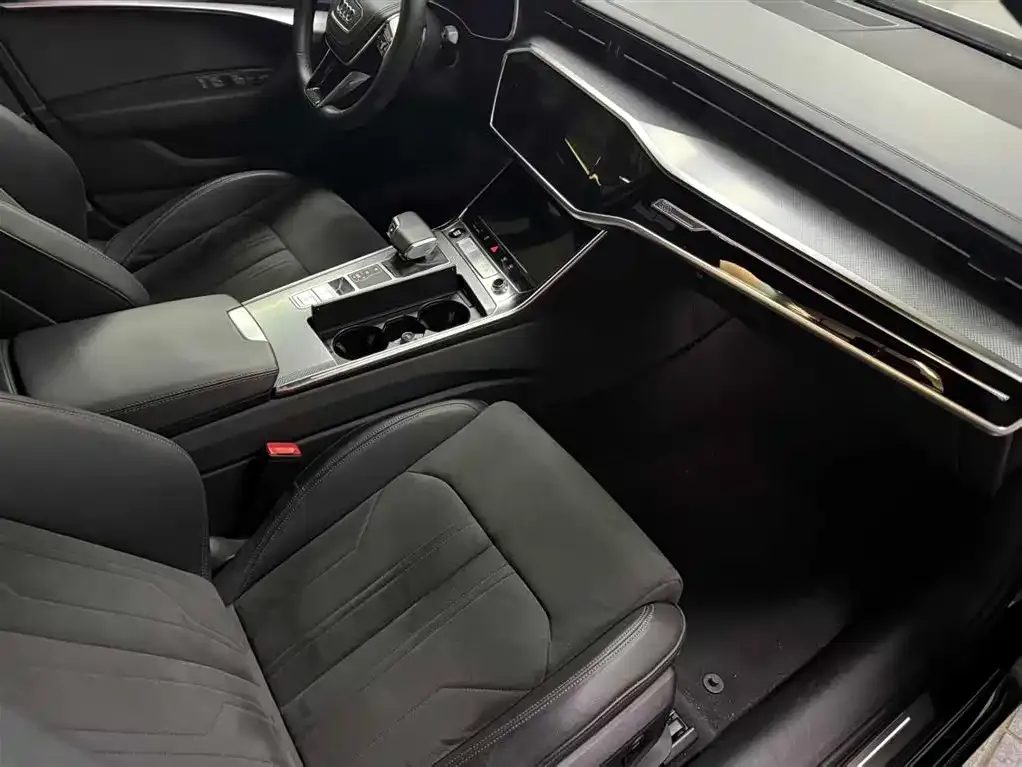 Audi A6L 2024 из CN, фото 5