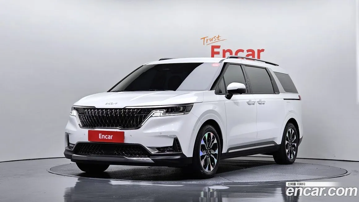 Kia Carnival — фото 1