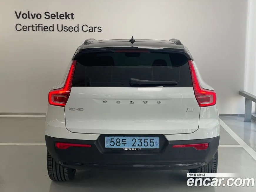 Volvo XC40 — фото 4
