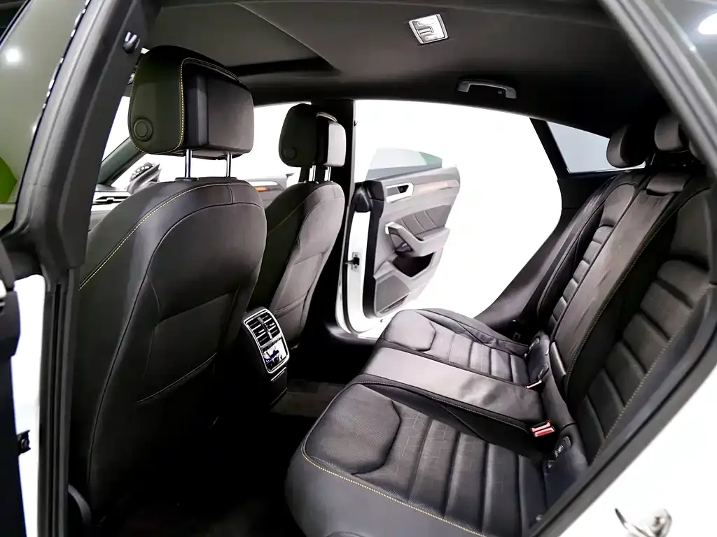 Volkswagen CC 2024 из CN, фото 9