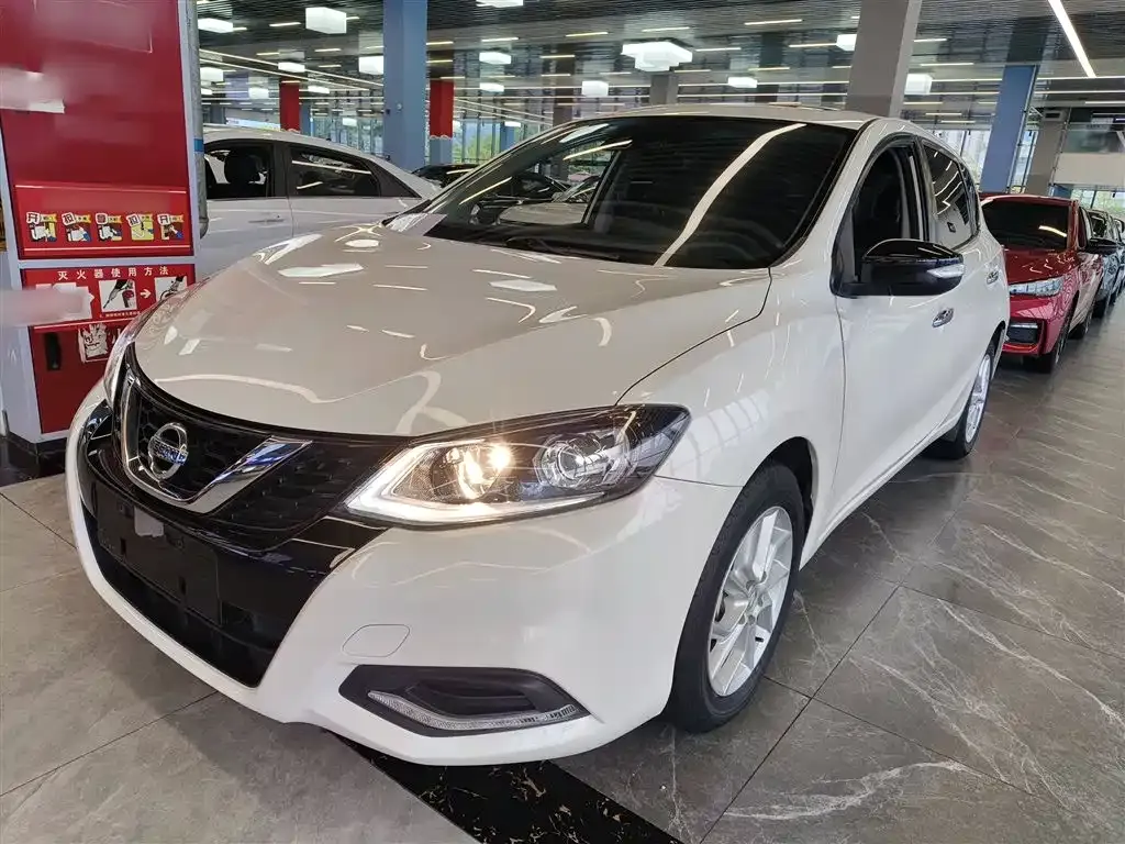 Nissan Tiida 2023 из CN, фото 1