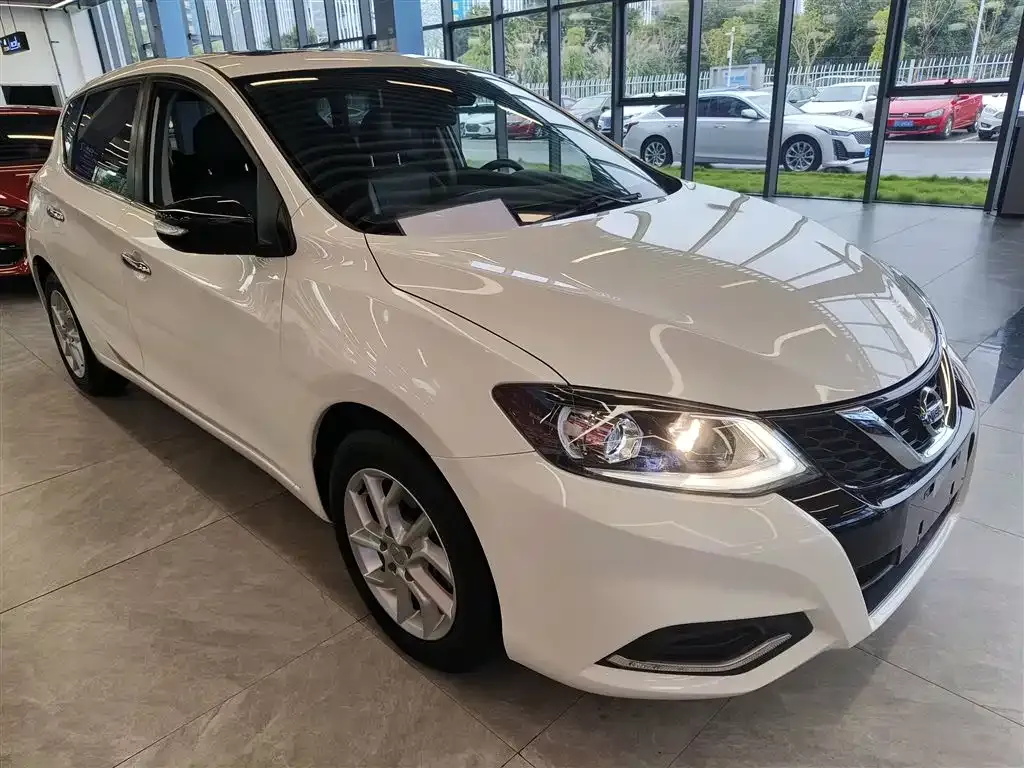Nissan Tiida 2023 из CN, фото 4