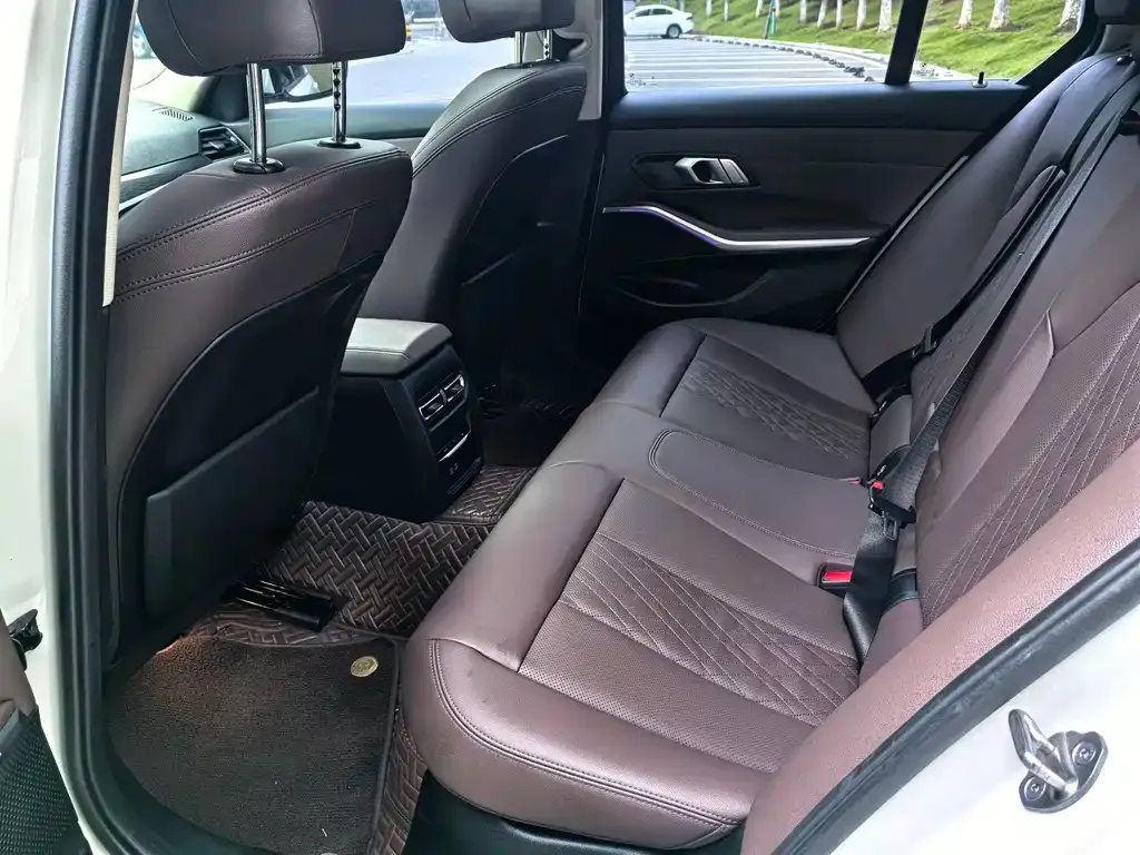 BMW 3 Series 2022 из CN, фото 7