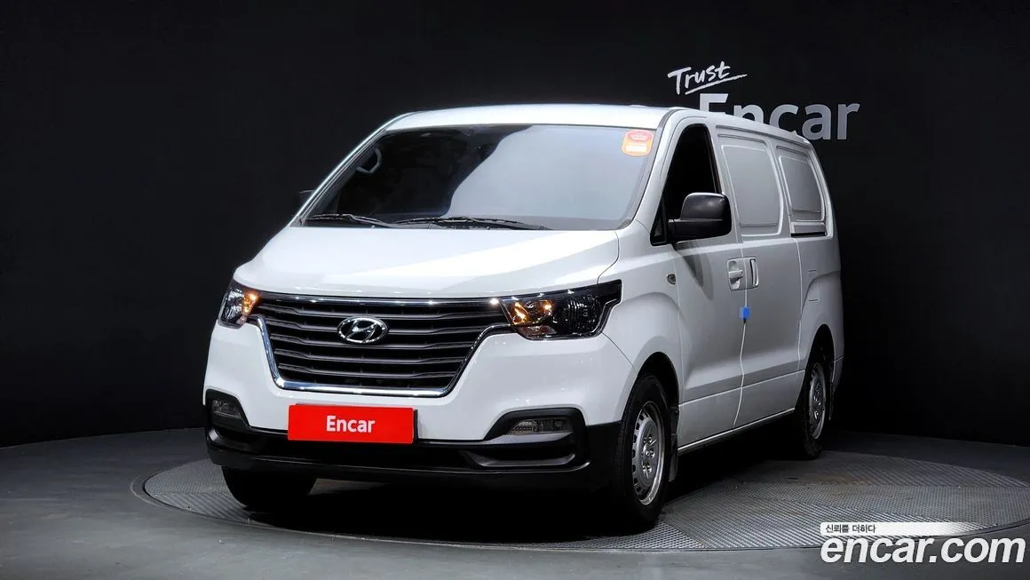 Hyundai Starex — фото 1
