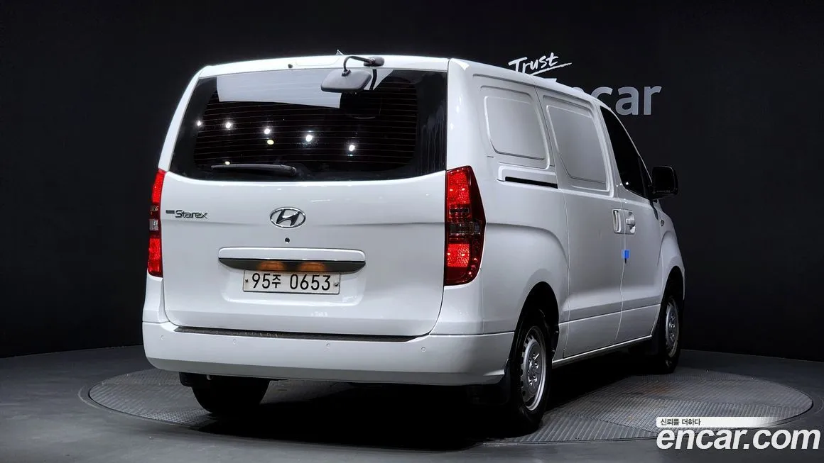 Hyundai Starex — фото 2