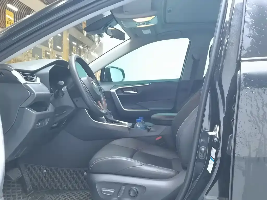 Toyota Wildlander 2021 из CN, фото 8