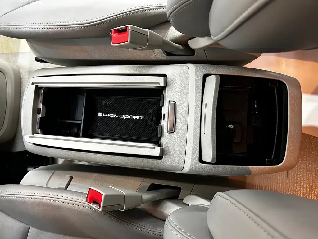 Buick GL8 2021 из CN, фото 10