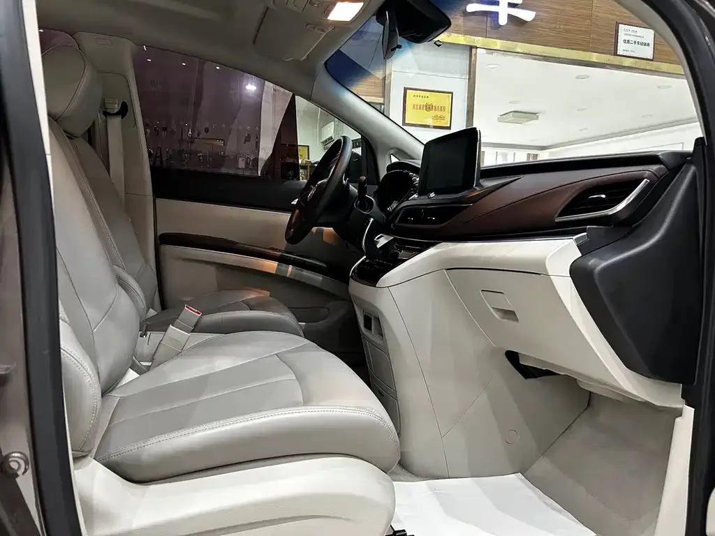 Buick GL8 2021 из CN, фото 8