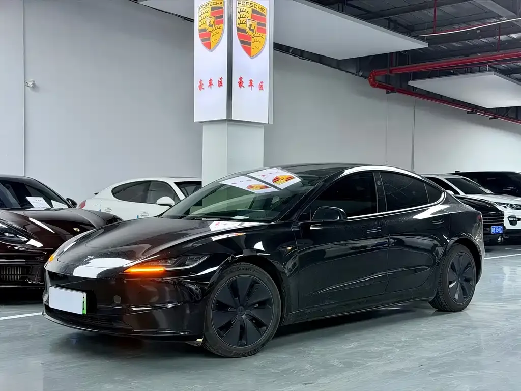 Tesla Model 3 — фото 1