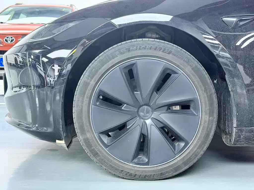 Tesla Model 3 — фото 10