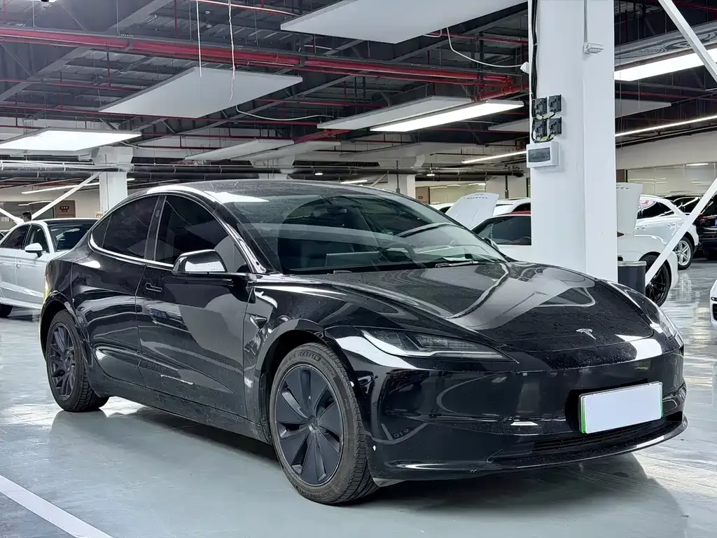 Tesla Model 3 — фото 4