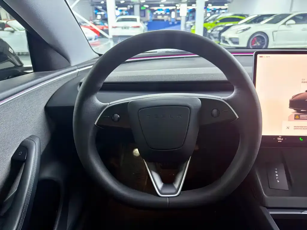 Tesla Model 3 — фото 9