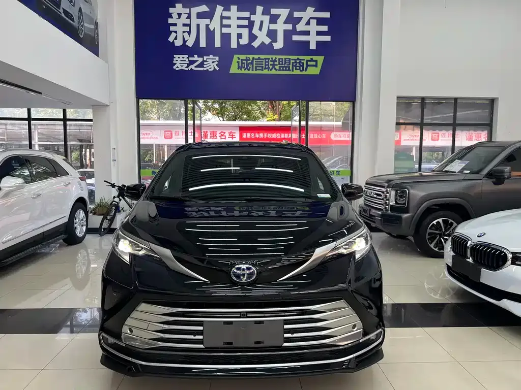 Toyota Sienna 2022 из CN, фото 2