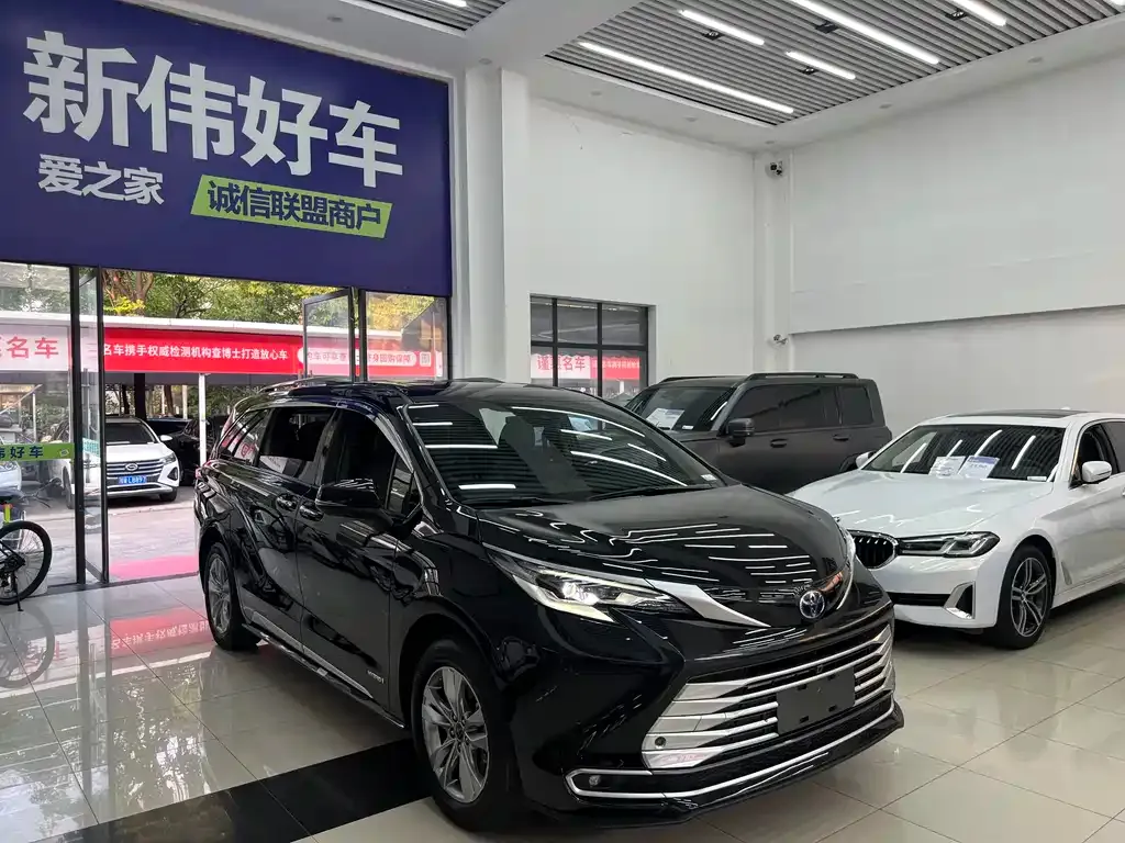 Toyota Sienna 2022 из CN, фото 3
