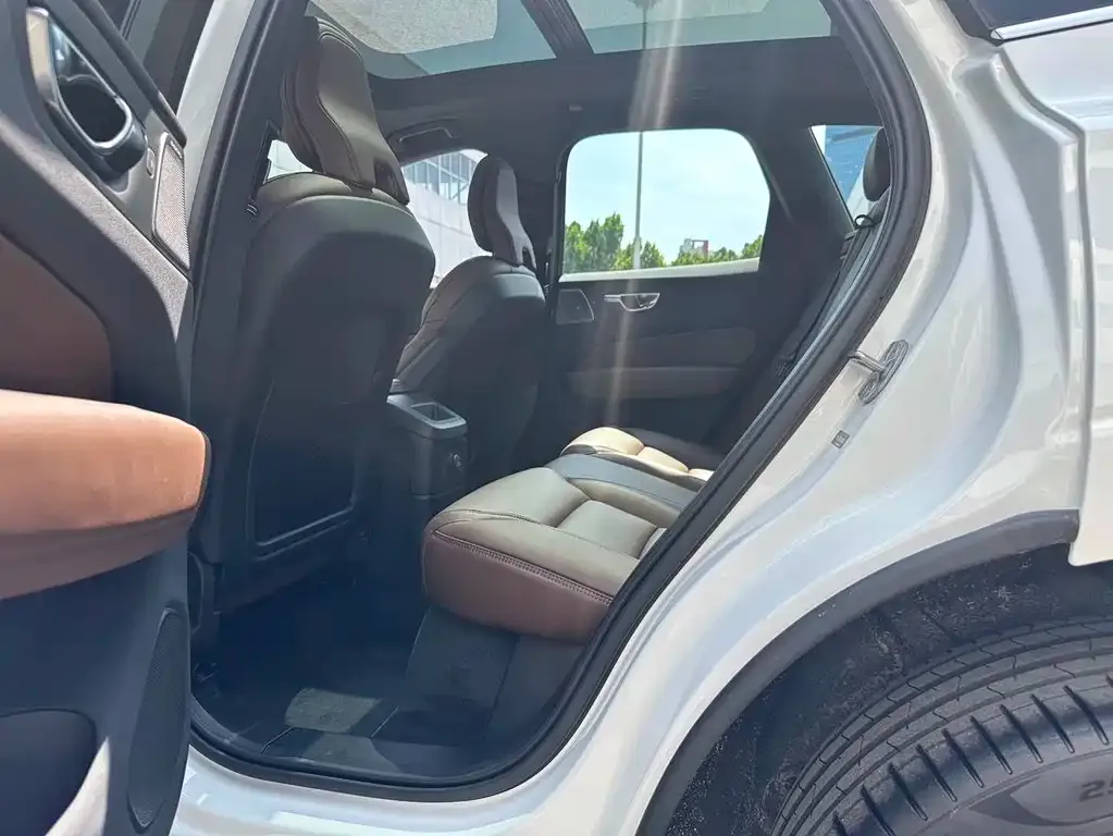 [object Object] XC60 PHEV 2024 из CN, фото 6