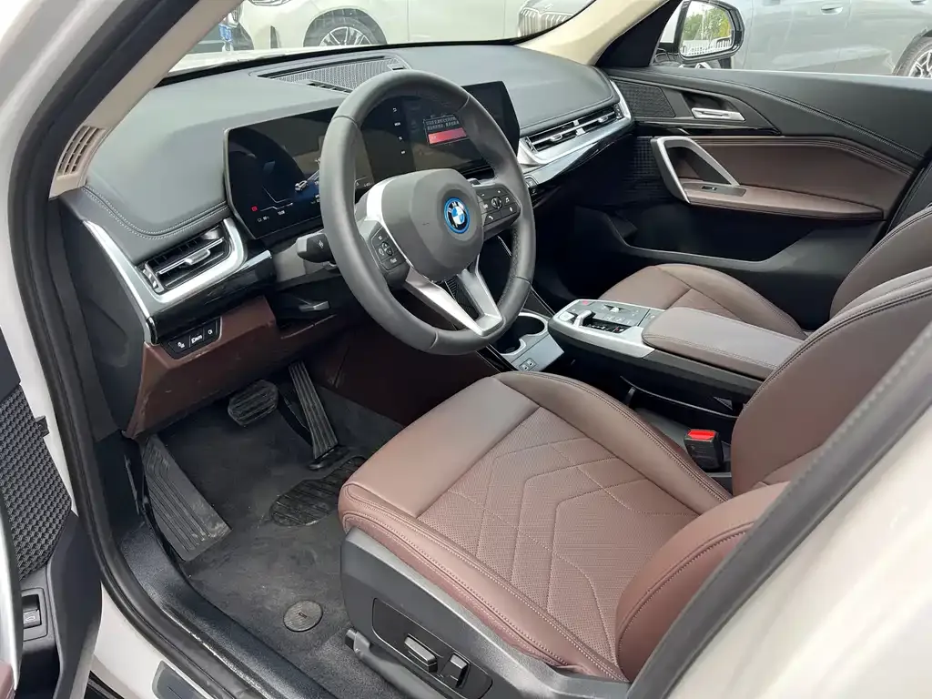 BMW iX1 2025 из CN, фото 4