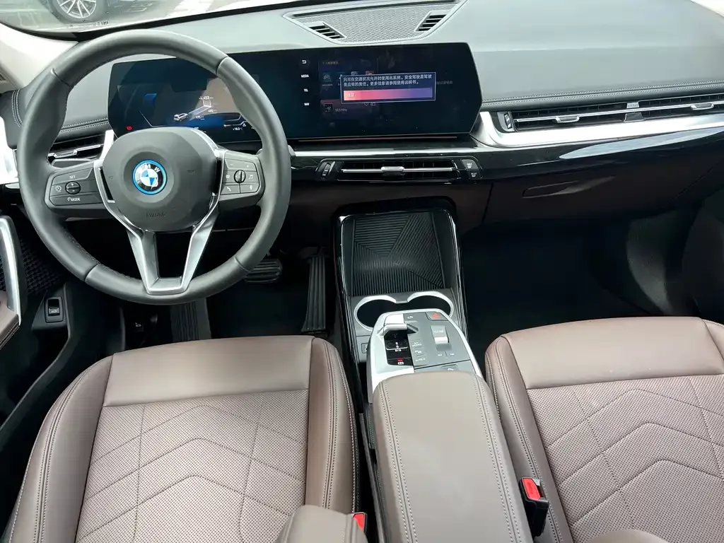 BMW iX1 2025 из CN, фото 6