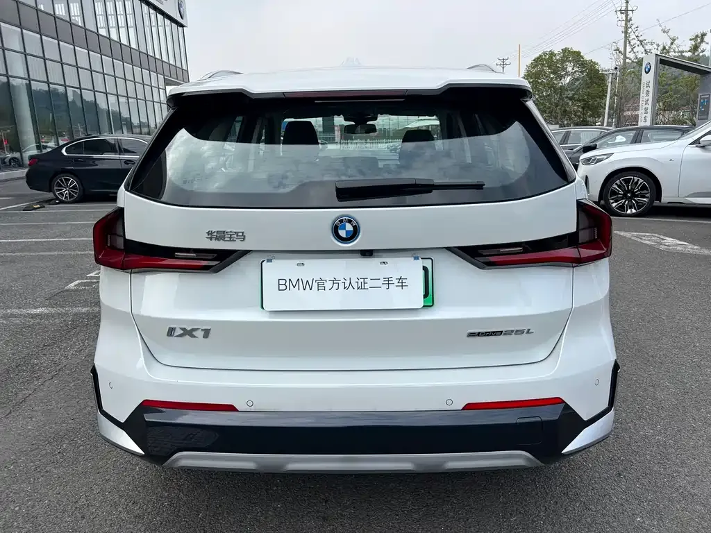 BMW iX1 2025 из CN, фото 8