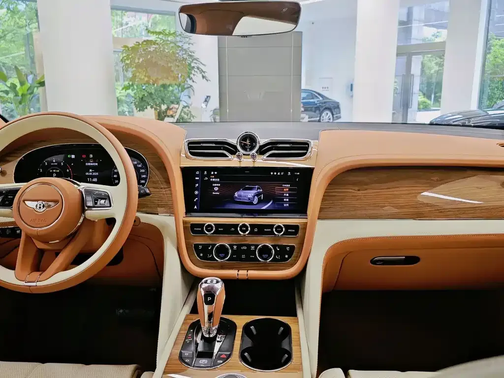 Bentley Bentayga 2025 из CN, фото 3