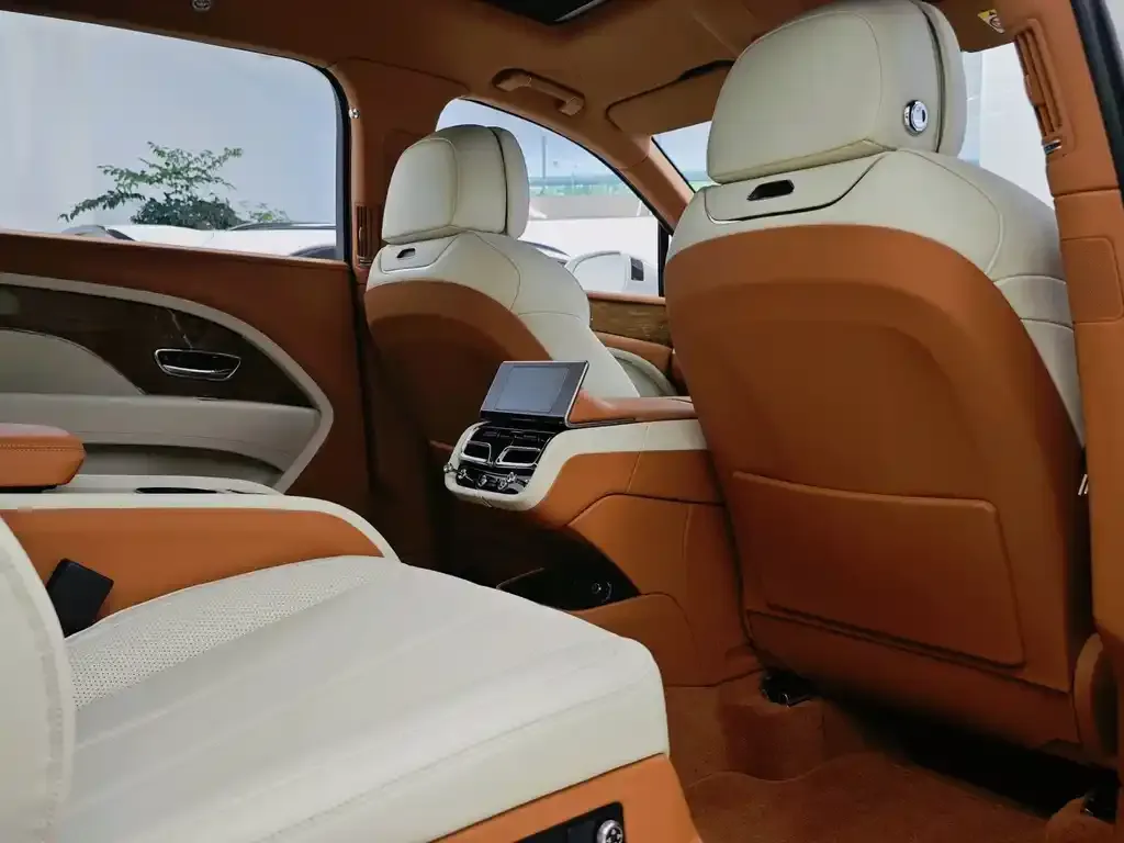 Bentley Bentayga 2025 из CN, фото 4