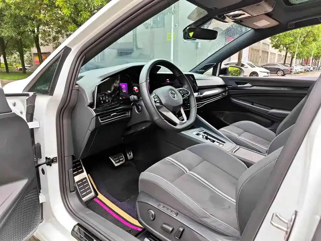 Volkswagen Golf 2023 из CN, фото 6