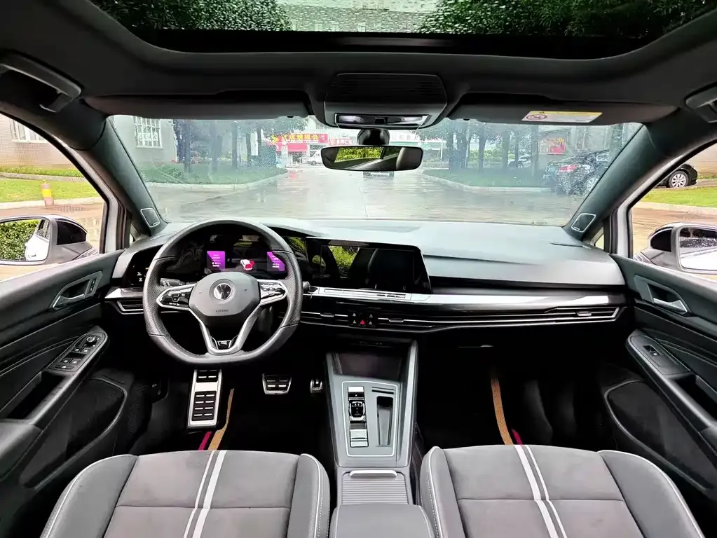 Volkswagen Golf 2023 из CN, фото 8