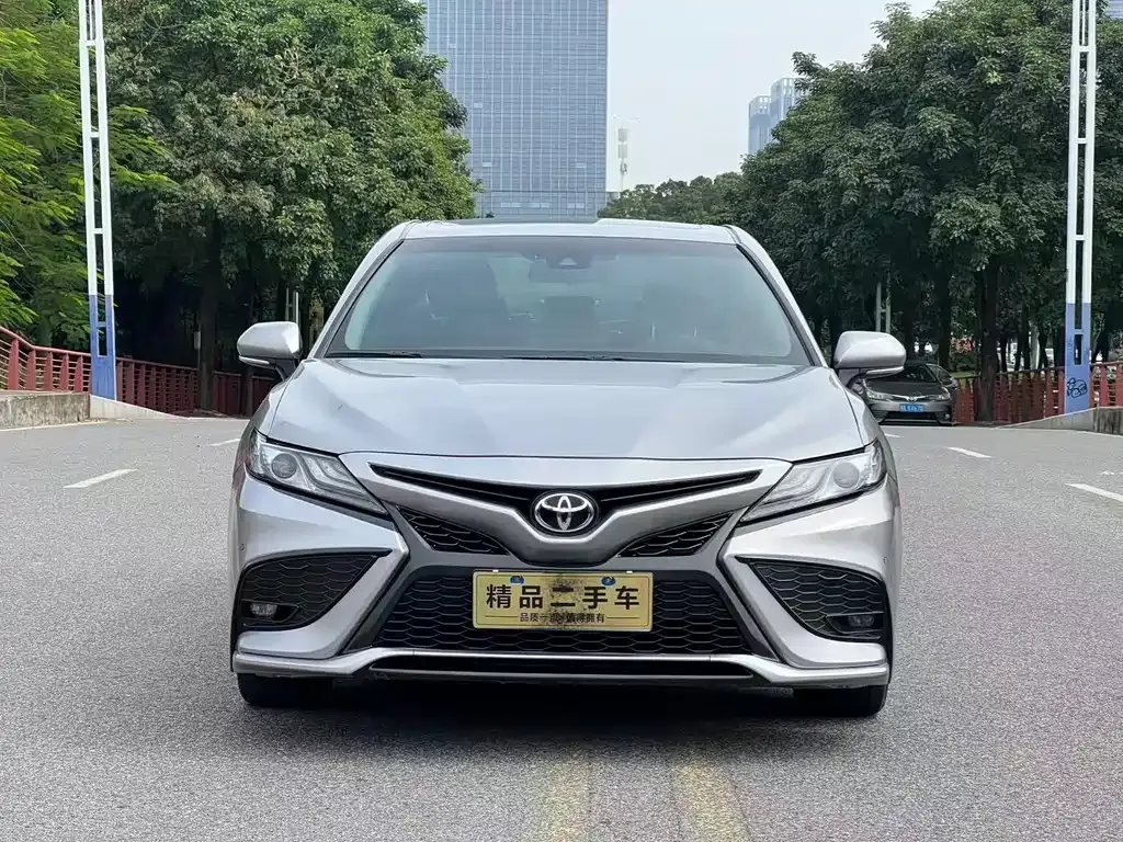 Toyota Camry 2022 из CN, фото 2
