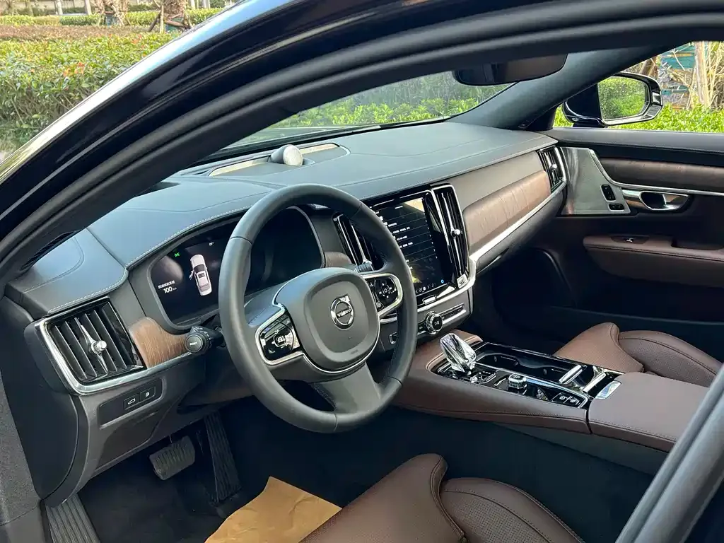 Volvo S90 PHEV 2025 из CN, фото 5
