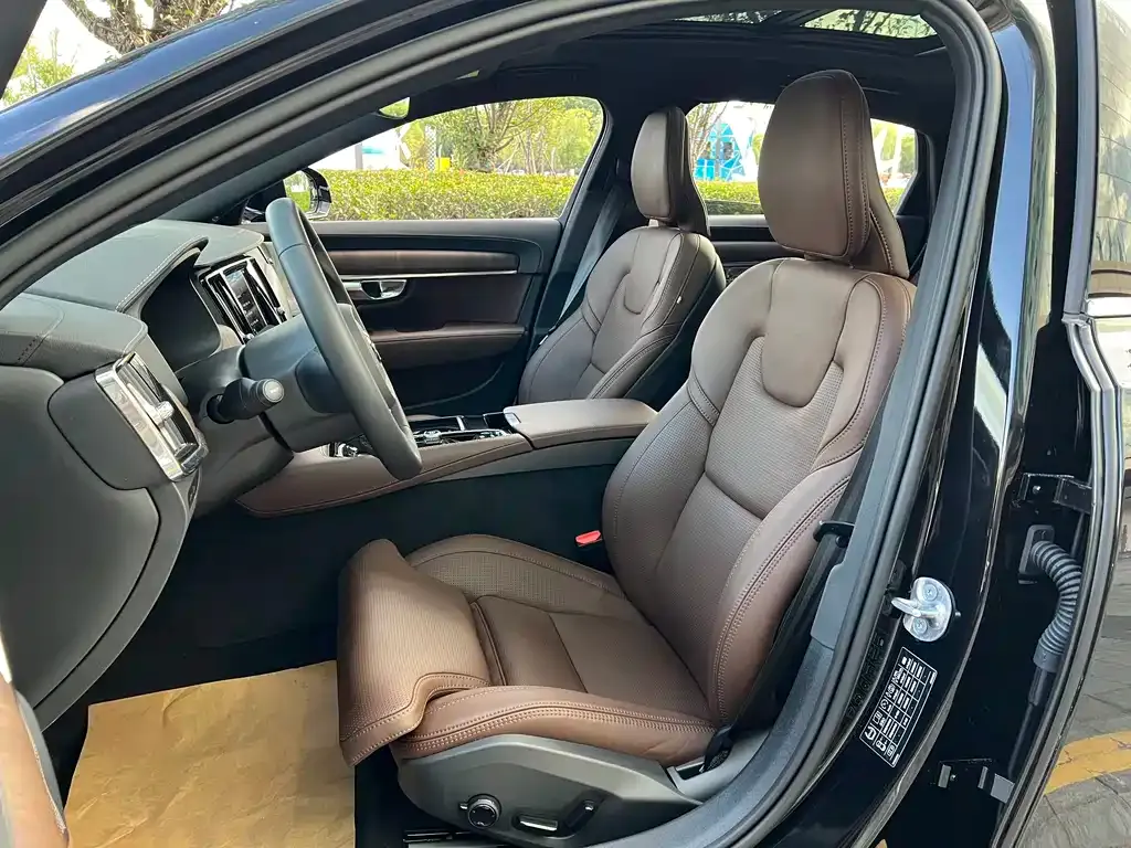 Volvo S90 PHEV 2025 из CN, фото 6