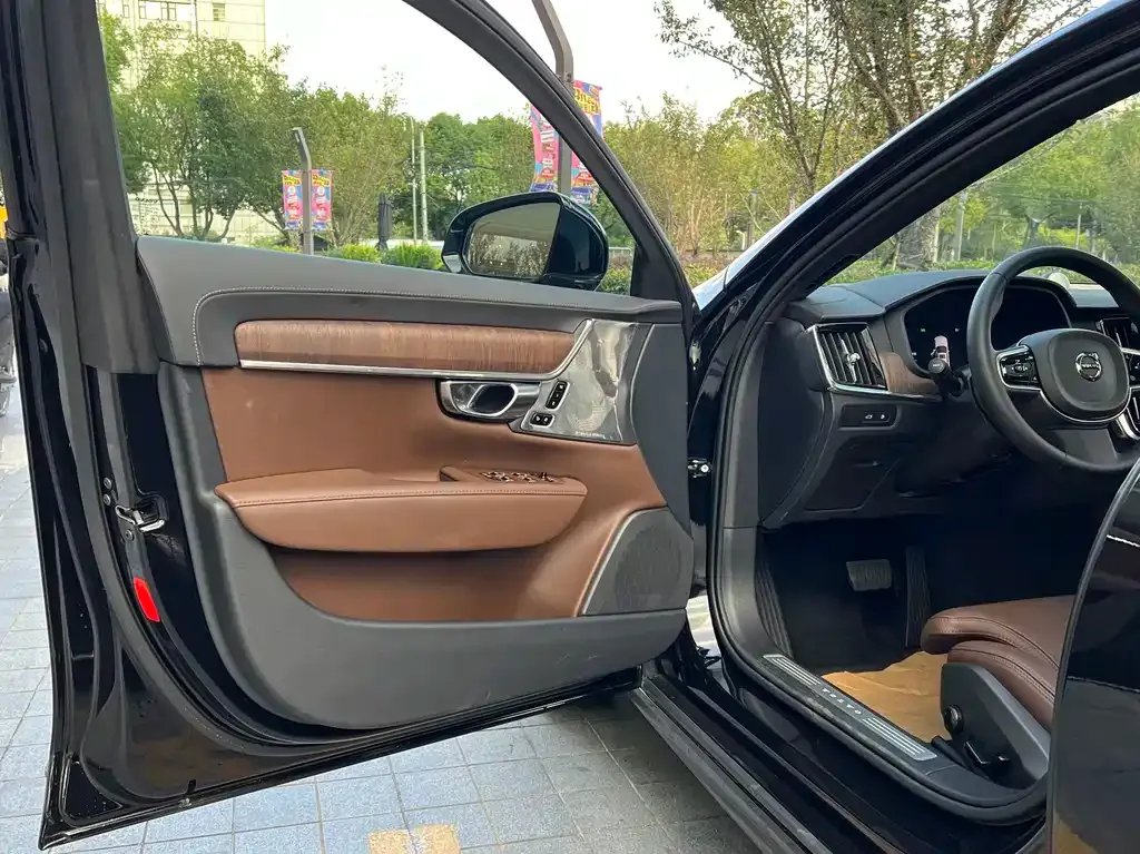 Volvo S90 PHEV 2025 из CN, фото 8