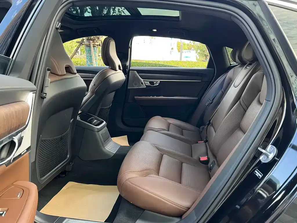 Volvo S90 PHEV 2025 из CN, фото 9