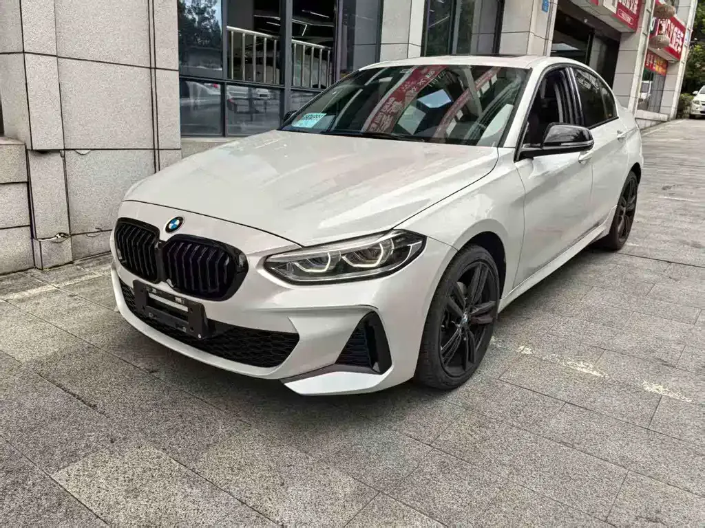 BMW 1 Series 2021 из CN, фото 1