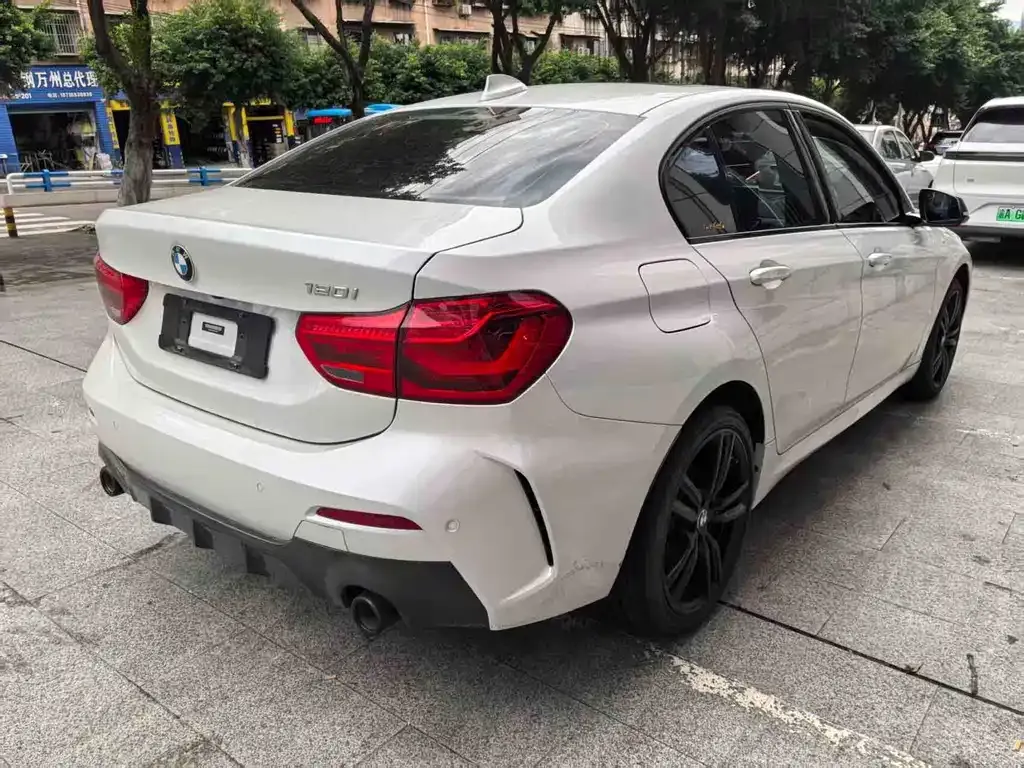 BMW 1 Series 2021 из CN, фото 8