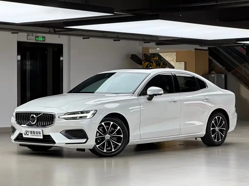 Volvo S60 2022 из CN, фото 1