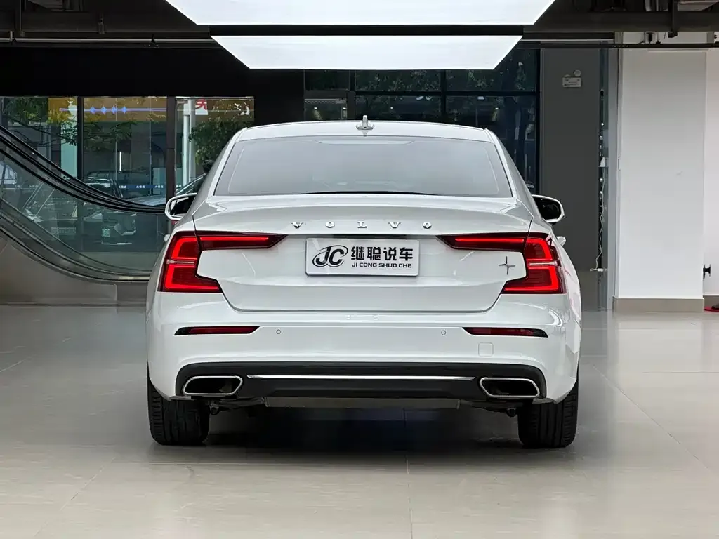 Volvo S60 2022 из CN, фото 3