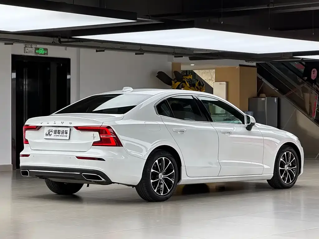 Volvo S60 2022 из CN, фото 4