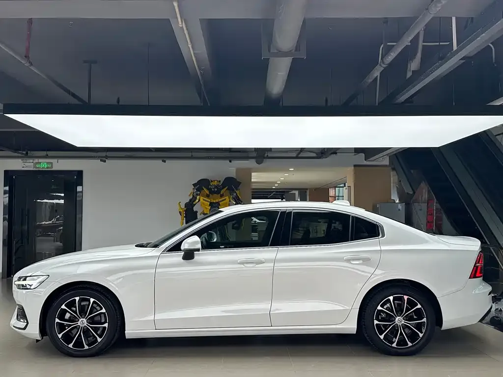 Volvo S60 2022 из CN, фото 5