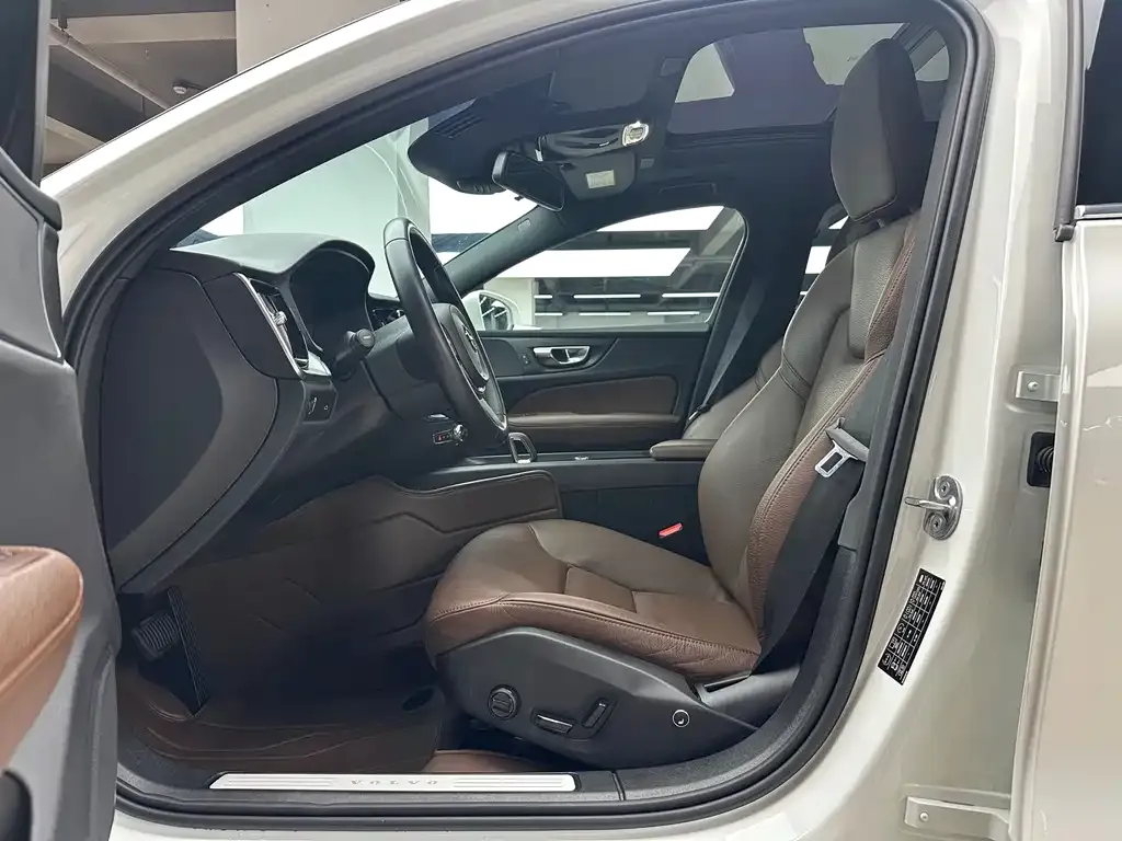 Volvo S60 2022 из CN, фото 6