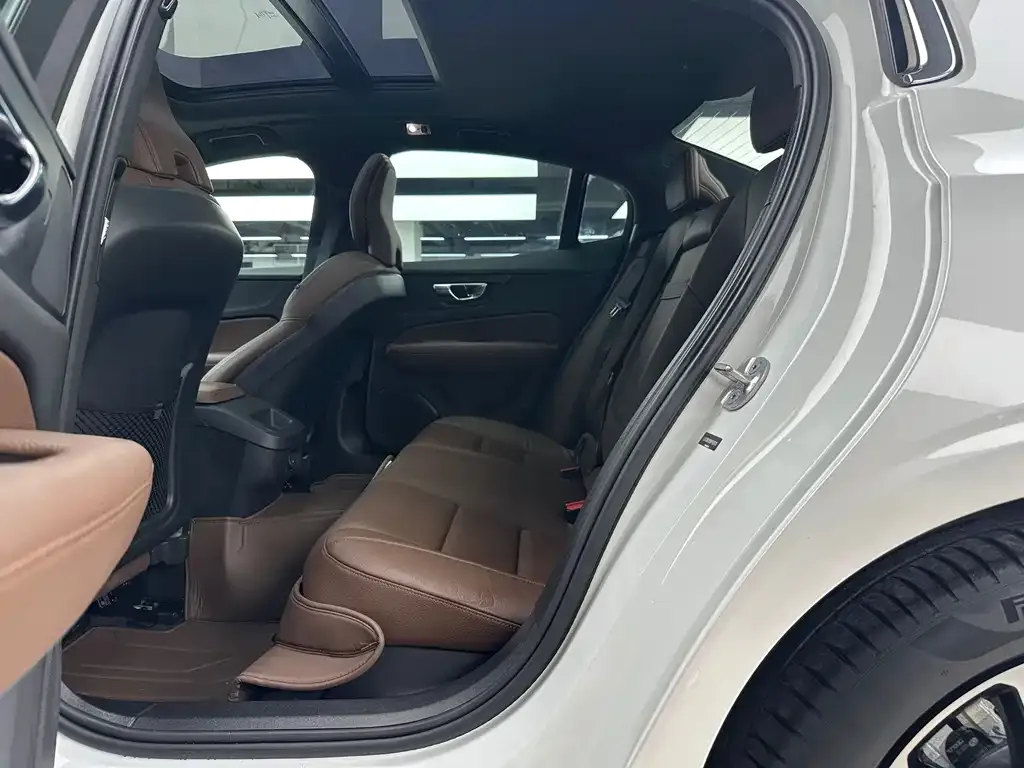 Volvo S60 2022 из CN, фото 7