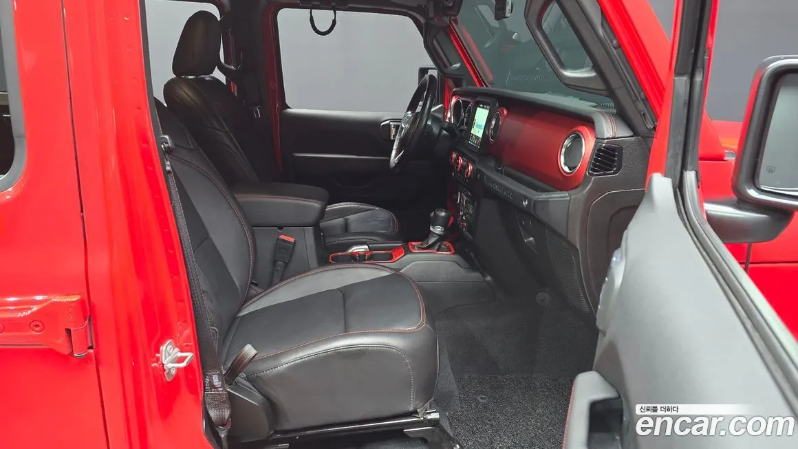 Jeep Wrangler — фото 10