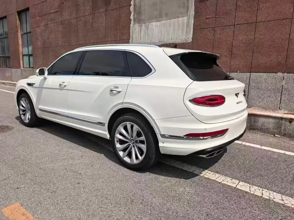 Bentley Bentayga 2025 из CN, фото 2