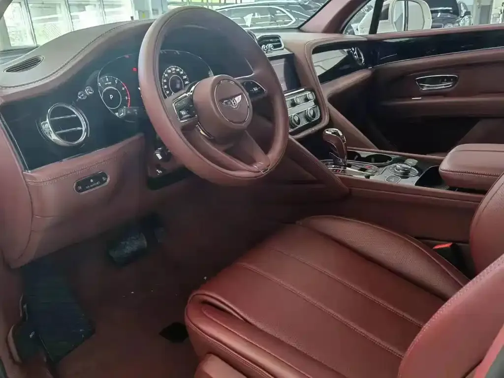 Bentley Bentayga 2025 из CN, фото 3
