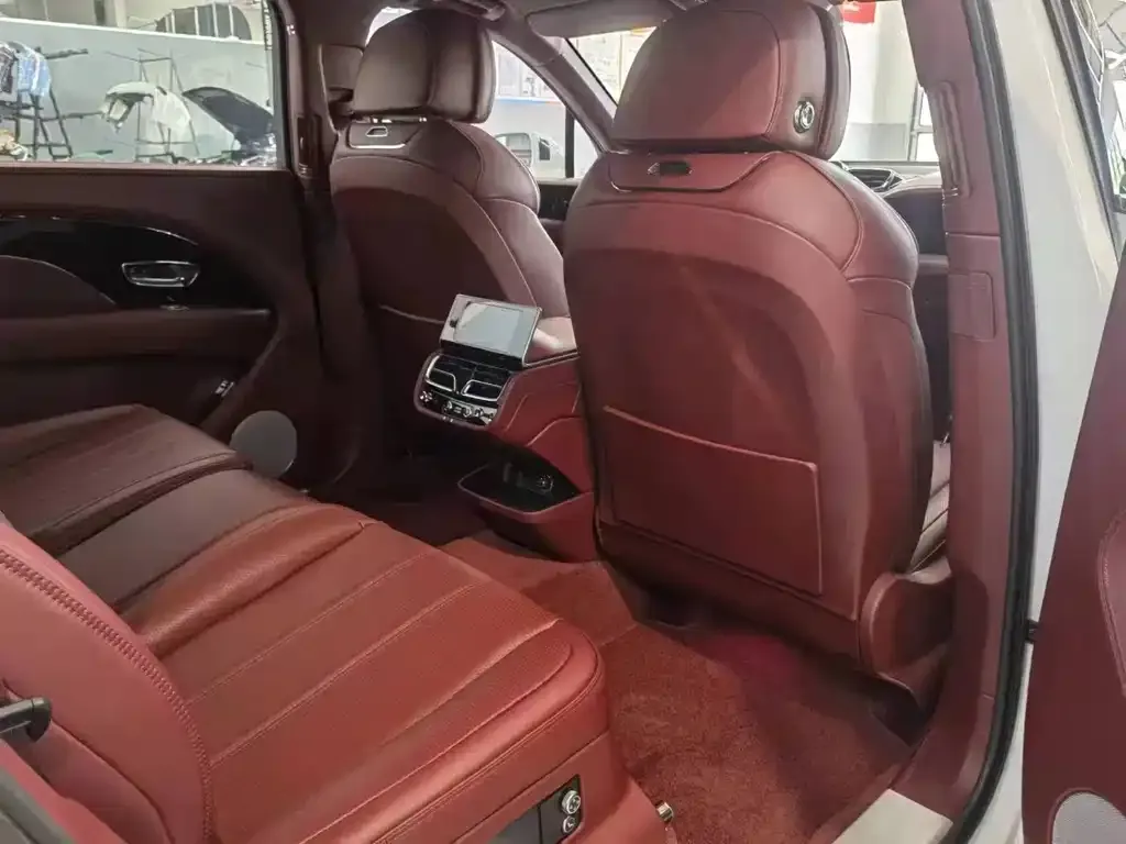 Bentley Bentayga 2025 из CN, фото 4