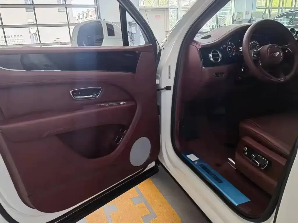 Bentley Bentayga 2025 из CN, фото 5