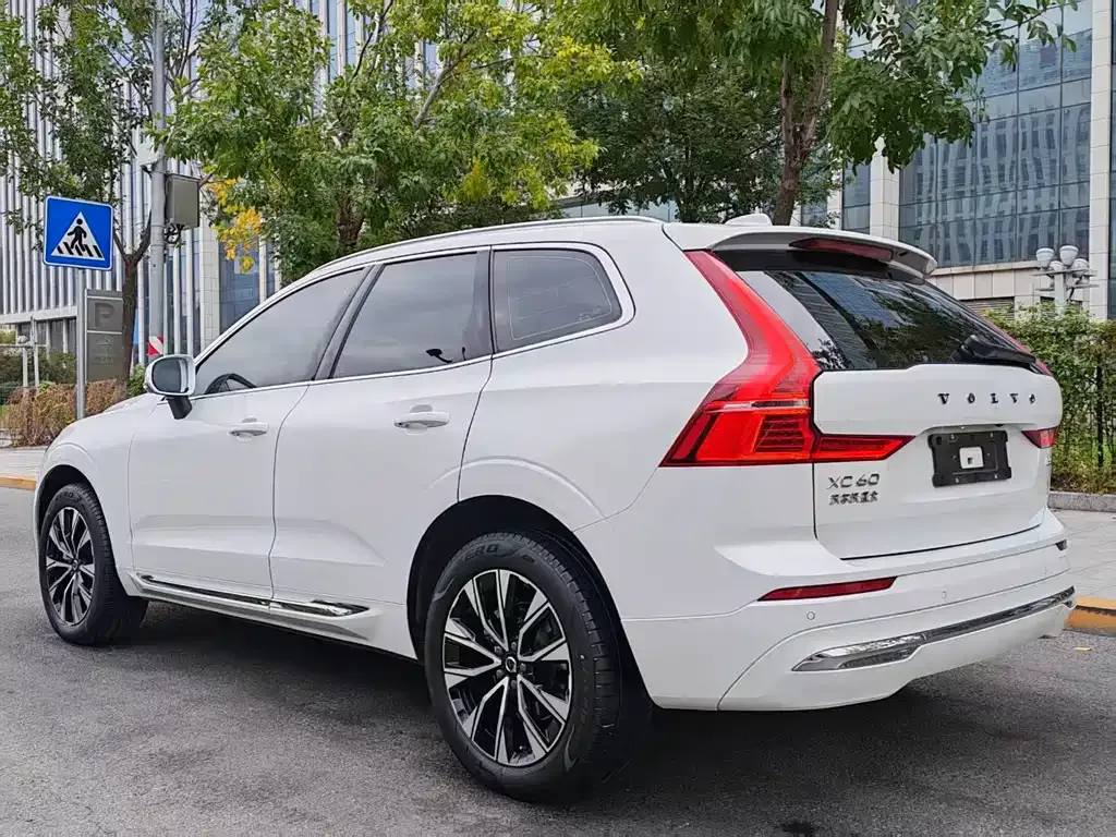 Volvo XC60 2023 из CN, фото 5