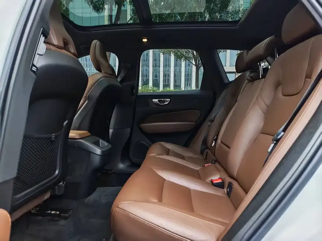 Volvo XC60 2023 из CN, фото 9